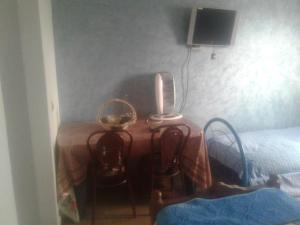 Hôtel Marrakech的电视和/或娱乐中心