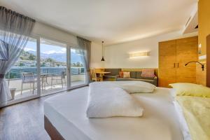 Rúm í herbergi á Das Mitterplarser Hotel