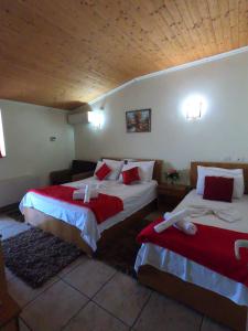 Postel nebo postele na pokoji v ubytování Hotel Bicaj