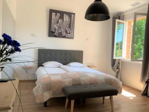 a bedroom with a bed and a potted plant at Manoir de la Gravette Maison d'Hôtes in Montauban