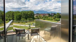 O vedere generală la munți sau o vedere la munte luată de la acest hotel