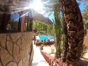 Bazén v ubytování Kasbah Restaurant Amazir nebo v jeho okolí