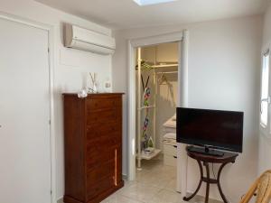 TV a/nebo společenská místnost v ubytování Casa Renato