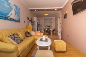 TV a/nebo společenská místnost v ubytování Apartmani Jasminka