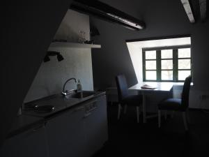 Kuchyň nebo kuchyňský kout v ubytování Blåvandshuk Golf Hostel