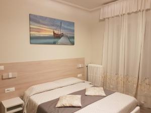 Säng eller sängar i ett rum på Albergo Paradiso