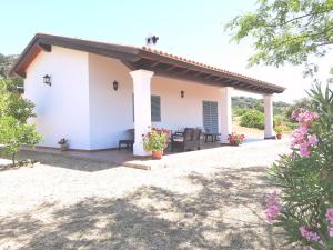 Willa z widokiem na dom w obiekcie Casa Rural La Aulaga w mieście El Castillo de las Guardas