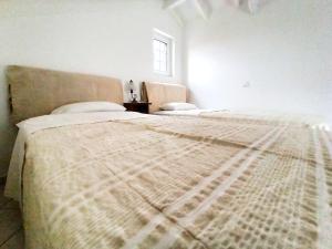 Postel nebo postele na pokoji v ubytování Samia Seavilla Pythagorio