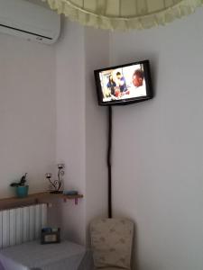 TV a/nebo společenská místnost v ubytování B & B Arco di Sole