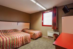 Postel nebo postele na pokoji v ubytování Hôtel Siatel Besançon Chateaufarine