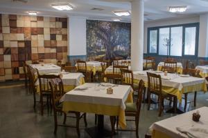 Reštaurácia alebo iné gastronomické zariadenie v ubytovaní Hostelería La Palmera De Miajadas SL
