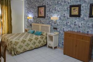 Posteľ alebo postele v izbe v ubytovaní Hostal La Palmera