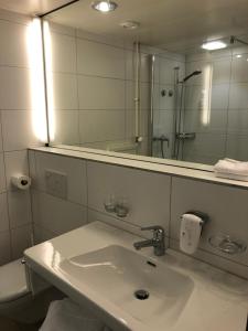 
Ein Badezimmer in der Unterkunft Hotel Schwanen Wil
