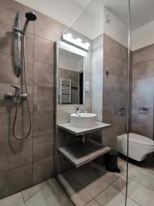 Koupelna v ubytování Apartamenty Portowy