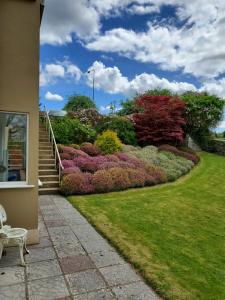 Een tuin van Ardilaun Guesthouse Self Catering