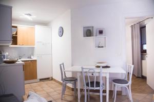 a kitchen with a table and chairs in a room at Haus Kollbauer in Dienten am Hochkönig