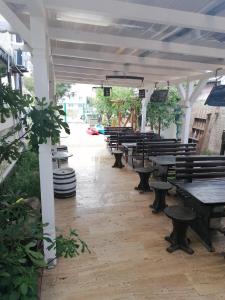 Restaurace v ubytování La Doi Pasi De Mare