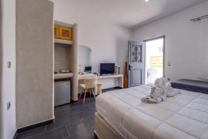 Postel nebo postele na pokoji v ubytování Beach Houses Santorini