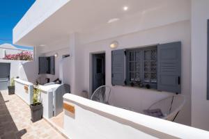 TV a/nebo společenská místnost v ubytování Beach Houses Santorini