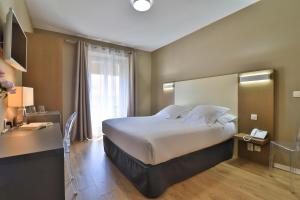 Ένα ή περισσότερα κρεβάτια σε δωμάτιο στο Hotel Amiraute +65 φωτογραφίες