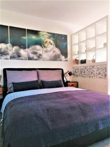 A bed or beds in a room at Apartman 11 MyMara