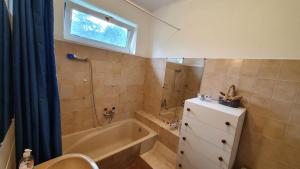 Kúpeľňa v ubytovaní Áron Apartman