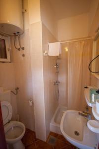 Koupelna v ubytování Apartments Cvelic Milovcic