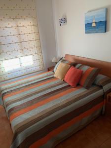 Postel nebo postele na pokoji v ubytování Apartamento en Torre Valentina, la mejor playa a dos minutos en San Antonio de Calonge