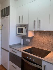 Kuchyň nebo kuchyňský kout v ubytování Apartamento en Torre Valentina, la mejor playa a dos minutos en San Antonio de Calonge