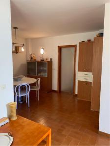 Kuchyň nebo kuchyňský kout v ubytování Apartamento en Torre Valentina, la mejor playa a dos minutos en San Antonio de Calonge