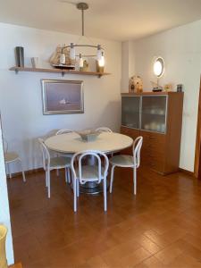 Kuchyň nebo kuchyňský kout v ubytování Apartamento en Torre Valentina, la mejor playa a dos minutos en San Antonio de Calonge