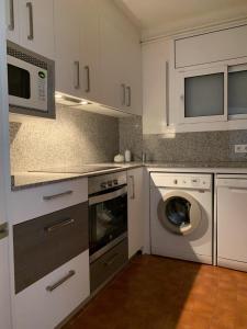 Kuchyň nebo kuchyňský kout v ubytování Apartamento en Torre Valentina, la mejor playa a dos minutos en San Antonio de Calonge