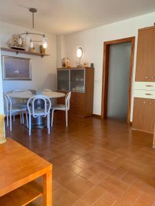 Kuchyň nebo kuchyňský kout v ubytování Apartamento en Torre Valentina, la mejor playa a dos minutos en San Antonio de Calonge
