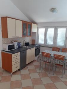 Kuchyň nebo kuchyňský kout v ubytování Apartments Markota