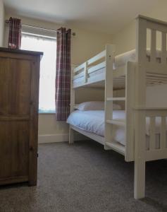 Krevet ili kreveti na sprat u jedinici u okviru objekta Carriers Cottage, Isle of Wight