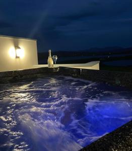 a hot tub at night with a glass of wine at Captain’s Rest in Dunvegan