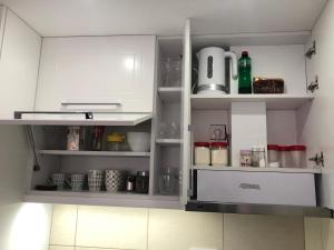Apartman Jezdić 2的厨房或小厨房