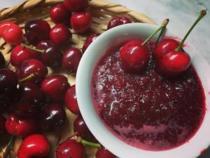 a bowl of cranberry sauce next to a basket of cherries at Casamuseo del Risorgimento in Lungro