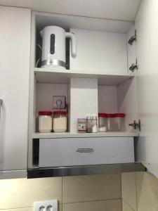 Apartman Jezdić 2的厨房或小厨房