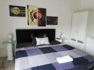 Ein Bett oder Betten in einem Zimmer der Unterkunft Villaci Business Apartments