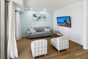 A seating area at Space Holiday Apartments