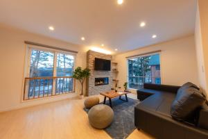 Μια τηλεόραση ή/και κέντρο ψυχαγωγίας στο Firefly Apartments