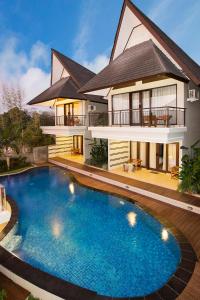 Πισίνα στο ή κοντά στο Flamingo Dewata Suite