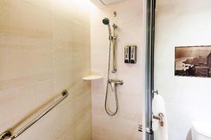 Bilik mandi di Metropark Hotel Mongkok
