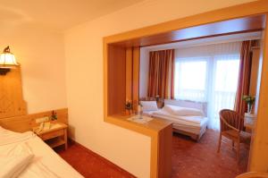 Łóżko lub łóżka w pokoju w obiekcie Hotel Nassereinerhof