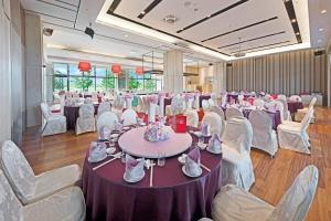 Restaurace v ubytování Naruwan Galaxy Hotel + 37 fotografií