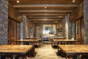 Un lugar para sentarse en 武当山太和紫隐酒店