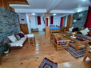 Jibhi şehrindeki Ishan Log Huts- A Boutique Homestay-since 1999 tesisine ait fotoğraf galerisinden bir görsel