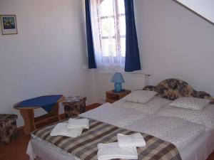 Postel nebo postele na pokoji v ubytování Hubertus Vendégház + 23 fotografií