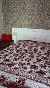 Rúm í herbergi á Tamuna Guest House